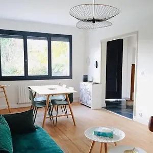  Hébergement de vacances Agreable Maison De Avec Terrasse Au Calme France